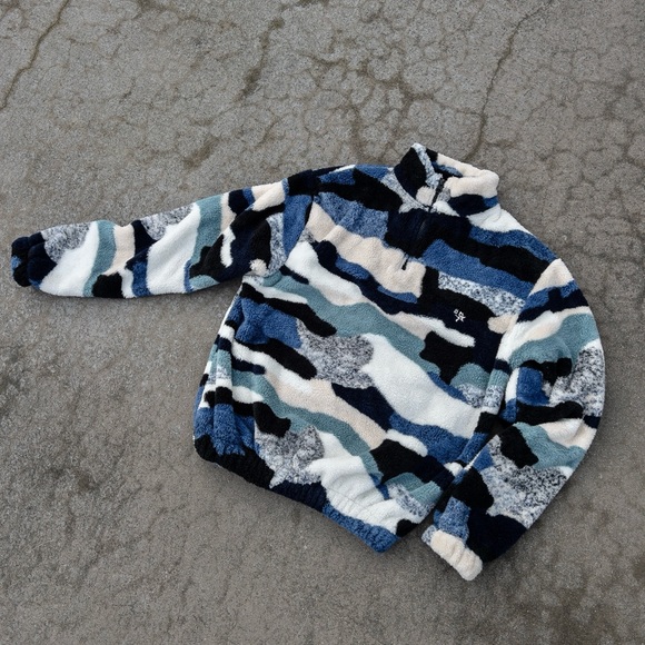 Urban Outfitters Blue and White Patterned Camouflage Camo Zip-Up Sweater - Picture 4 of 4